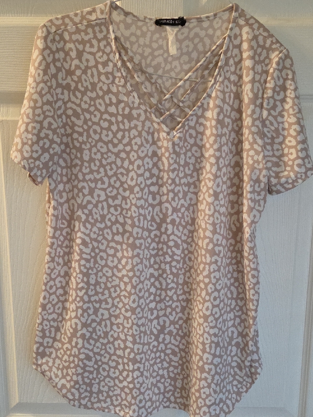 Women's Light Pink Leopard Print V-Neck Top with Lattice Detail
